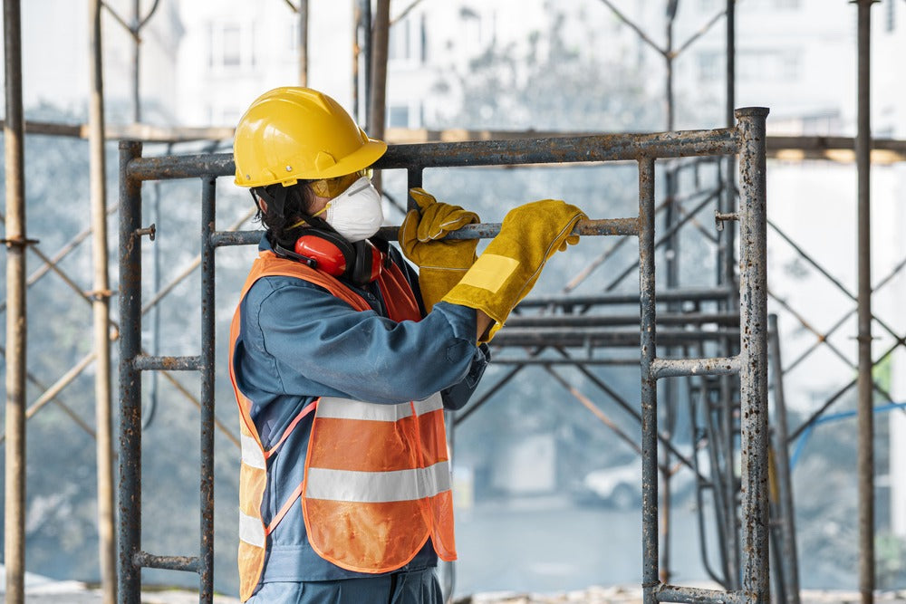From Frosty Mornings to Snowy Afternoons: A Veteran's Guide to staying warm working outside in winter